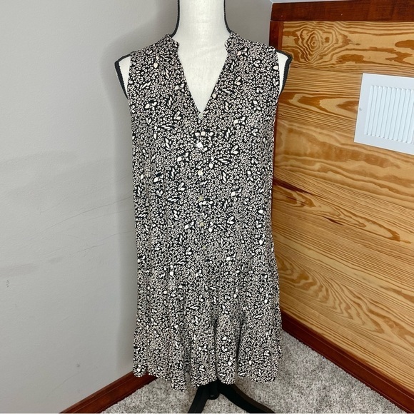 Nine West Button Front Tiered Drop Waist Mini Dress in Cheetah Ditsy Medium - Picture 2 of 10